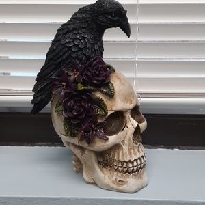 Skull and Raven decor